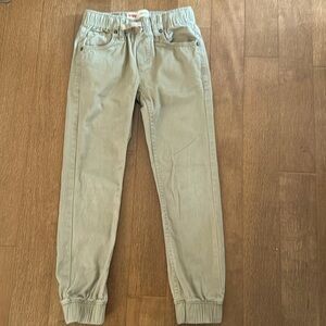Levi’s Jogger pant / Boy’s size 8-10 years old